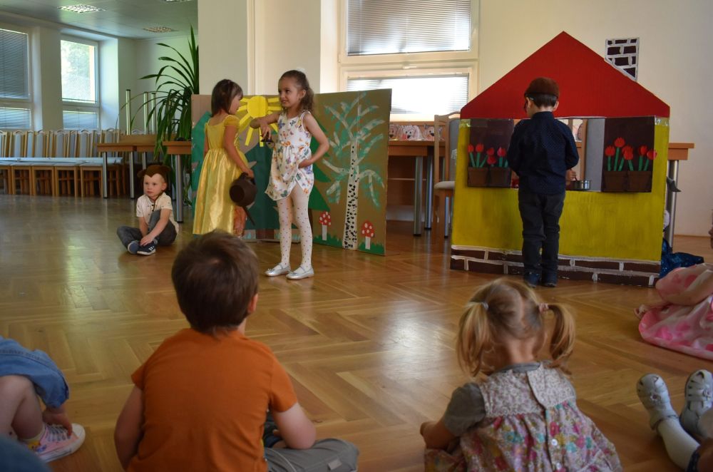 BESÍDKA KE DNI MATEK